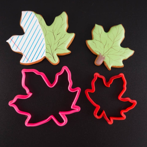Вырубка для пряника  «Кленовый лист большой» пластик, 11 см