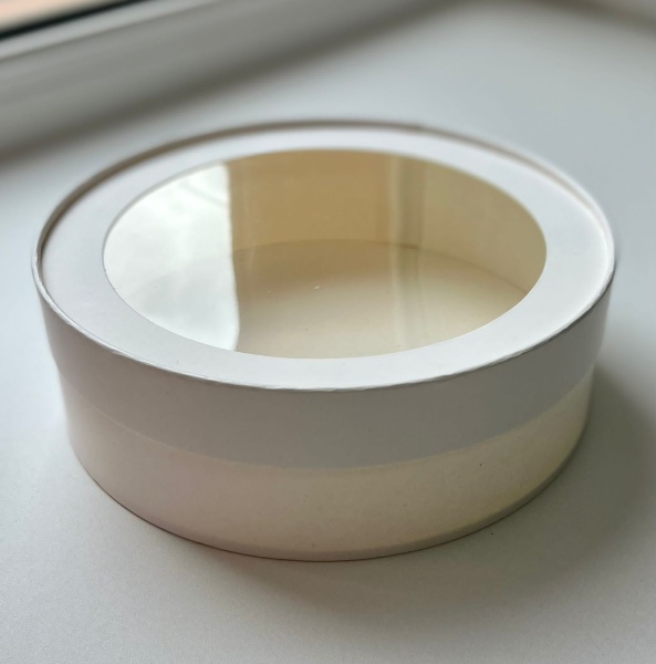 Коробка круглая с окном 20*7 см, белая