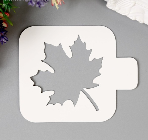 Трафарет пластиковый "Кленовый лист" 9*9 см
