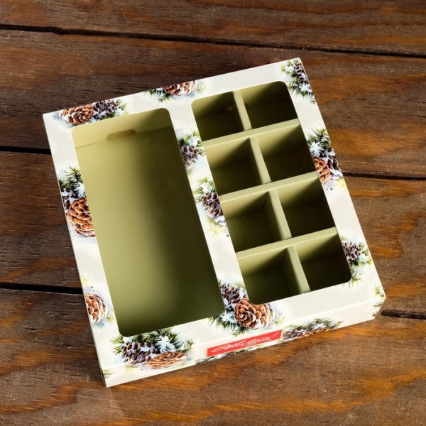 Коробка для 8 конфет + шоколад, с окном "Шишки"