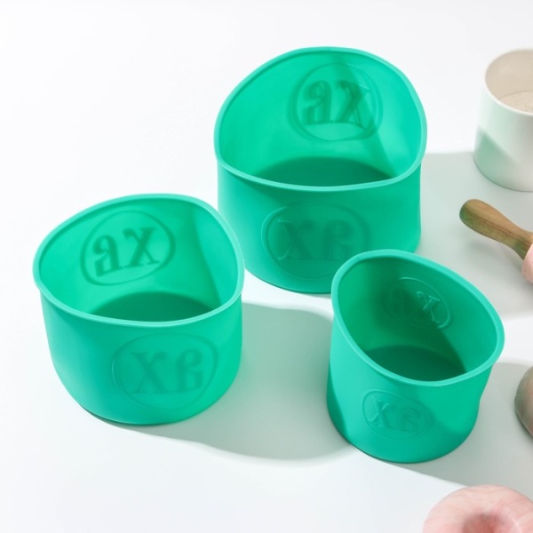 Набор форм для выпечки куличей «Куличики», 3 шт: 9,5×9,5×8 см, 12×12×9 см, 14×14×10 см, силикон