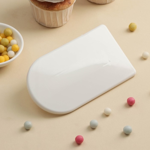 Шпатель кондитерский с ручкой полукруглый край, пластик, 15х8х3 см