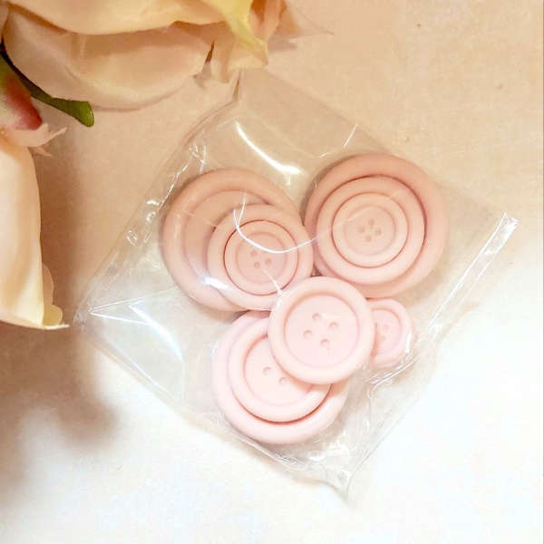 Фигурка из шоколадной глазури "Набор. Пуговицы", розовый