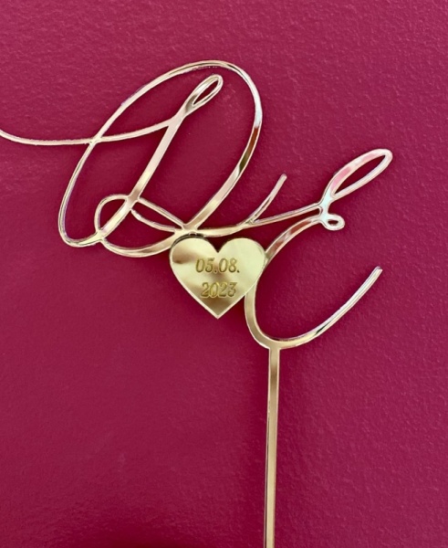 Акриловый топпер по индивидуальным размерам, Инициалы сердце, 10*11,5 см