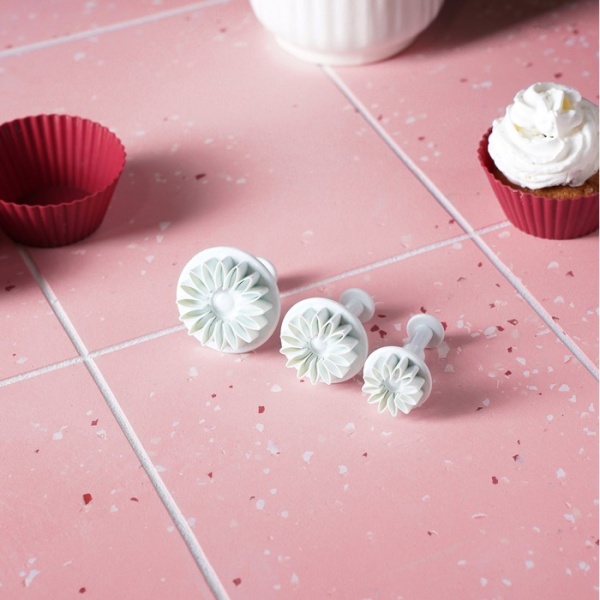 Набор плунжеров кондитерских Доляна «Герберы», 3 шт, размеры цветков: 5,5 см, 4 см, 2,5 см