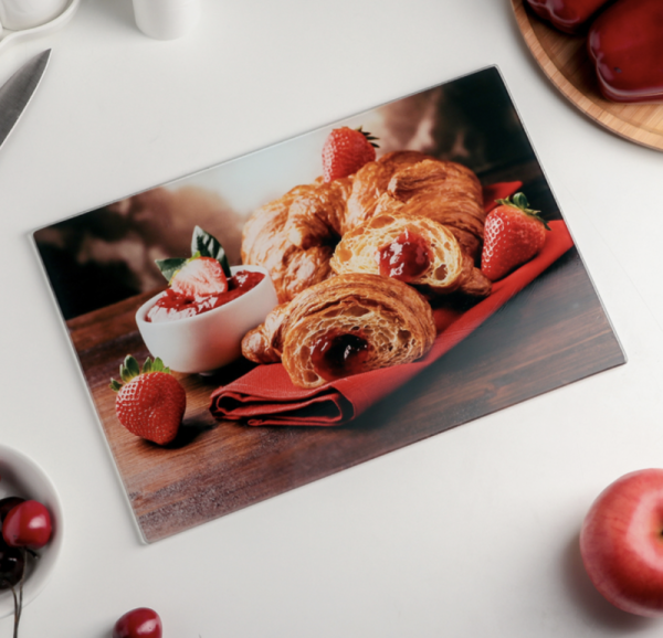 Доска разделочная Доляна «Клубничные круассаны», 30×20 см, стекло