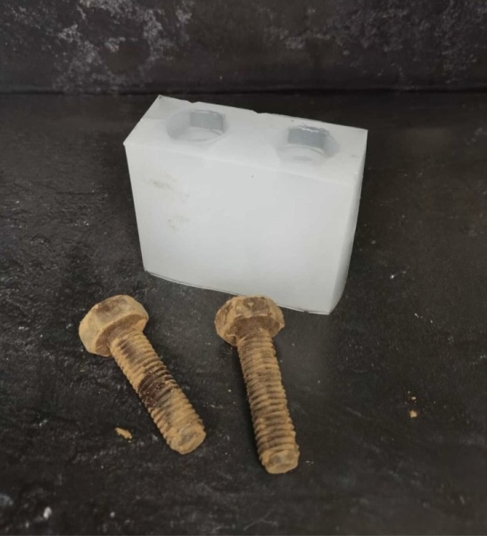 Силиконовый молд «Болт двойной»